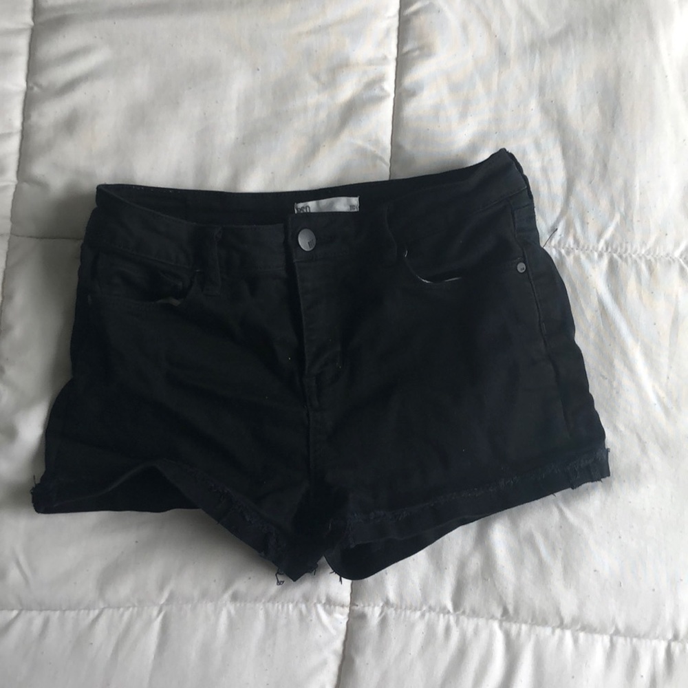 tillys shorts size 16 (new)